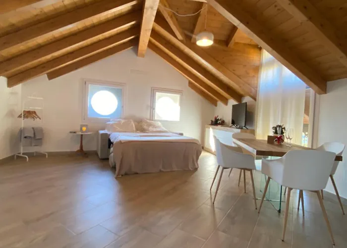 Romantic Room AL RIFUGIO DEI SOGNI terrazza con vista lago mozzafiato